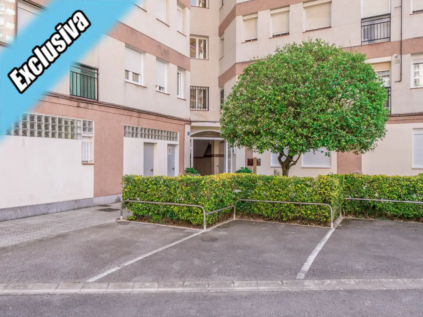 Aparcament de Pis en venda en Laredo amb Calefacció, Parquet i Terrassa