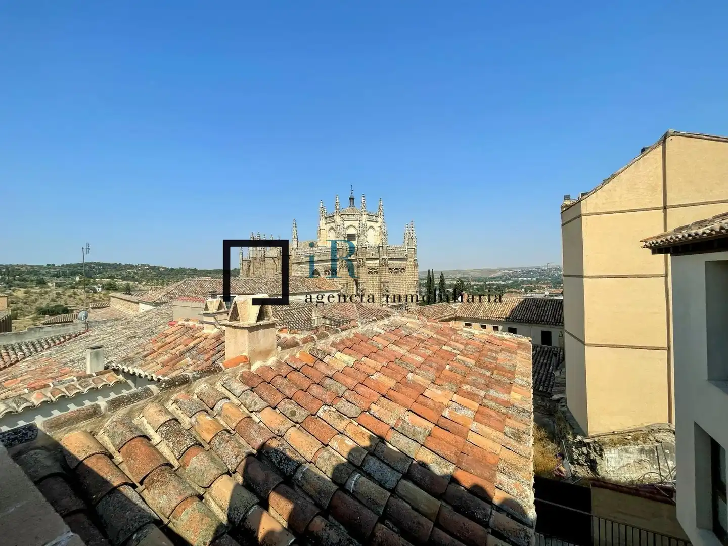Exterior view of Detached homes for rent in Toledo  with Air Conditioner, Heating and Terrace