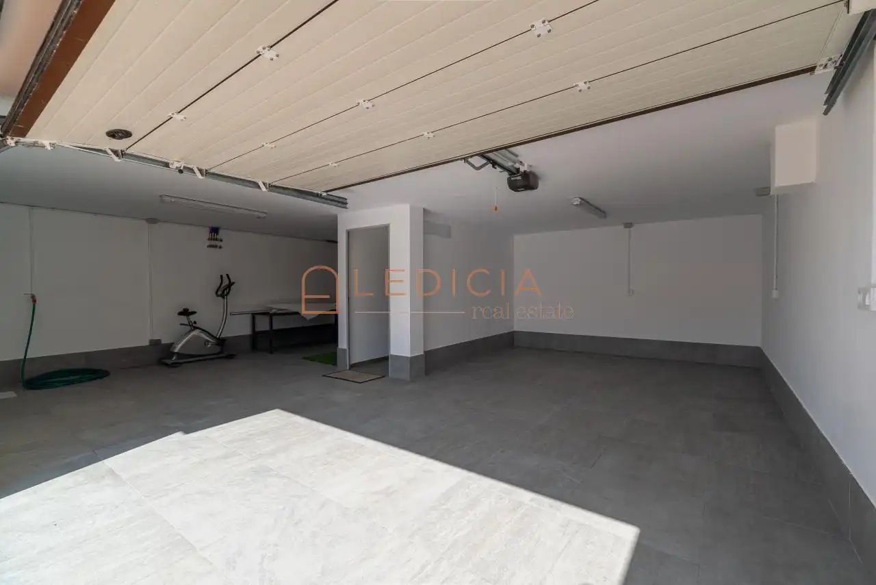 Houses for sale in Moaña  with Heating, Private garden and Swimming Pool