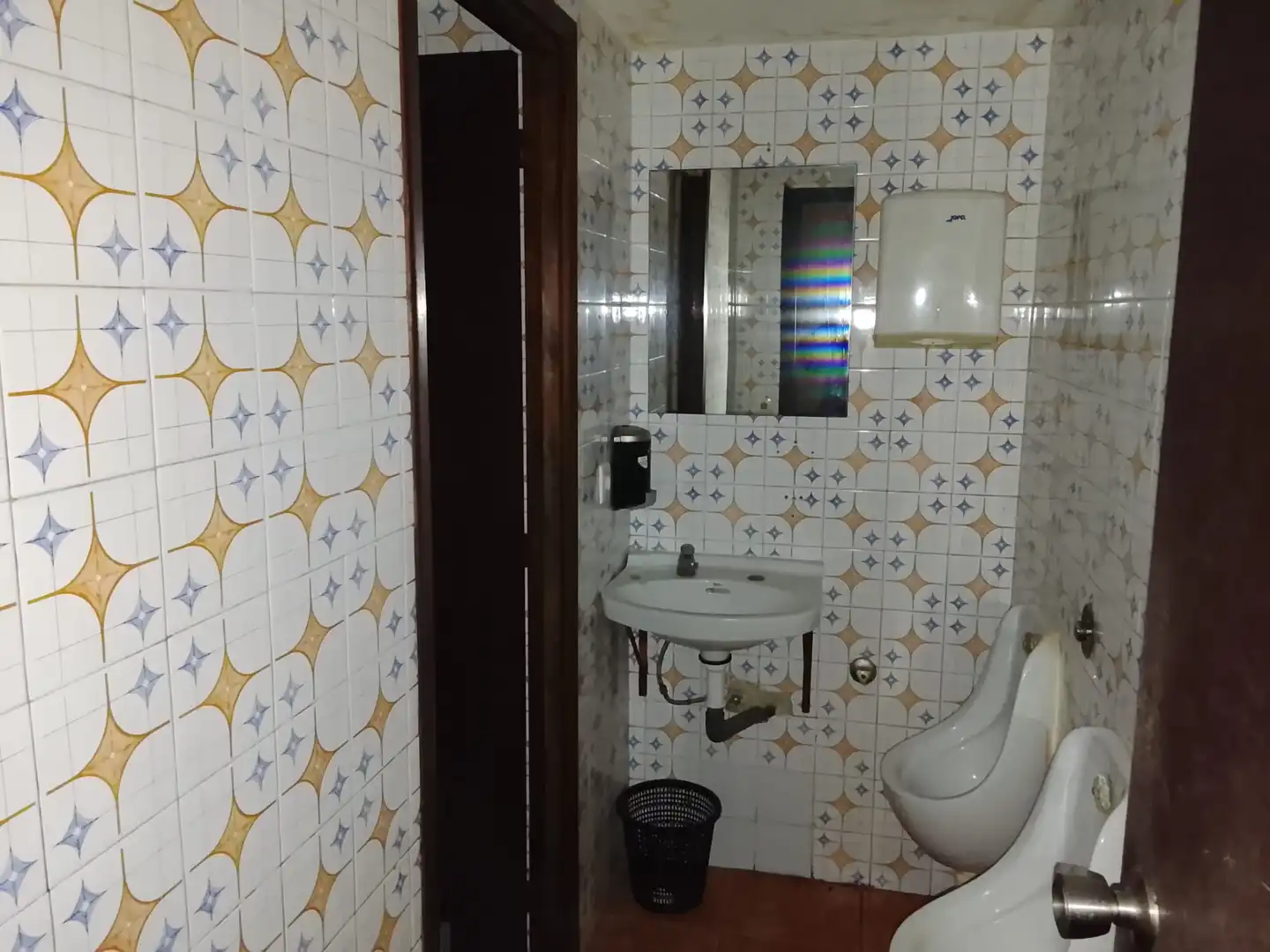 Baño de Local en venta en Gijón  con Amueblado