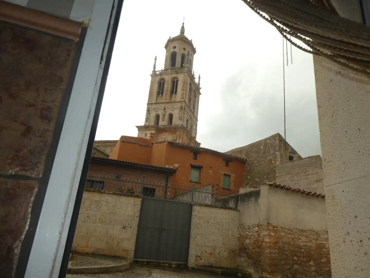 Vista exterior de Casa adosada en venda en Santa María del Campo amb Traster