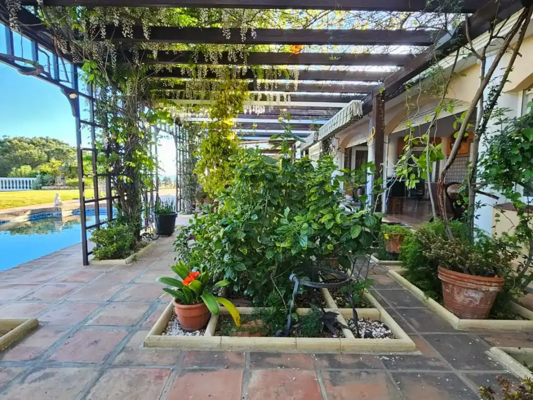 Terrasse von Wohnung zur Miete in Mijas mit Klimaanlage, Privatgarten und Parkett