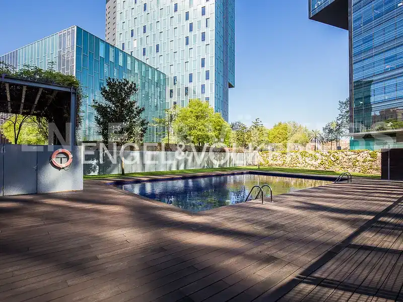 Piscina de Pis en venda en Barcelona amb Aire condicionat, Calefacció i Terrassa