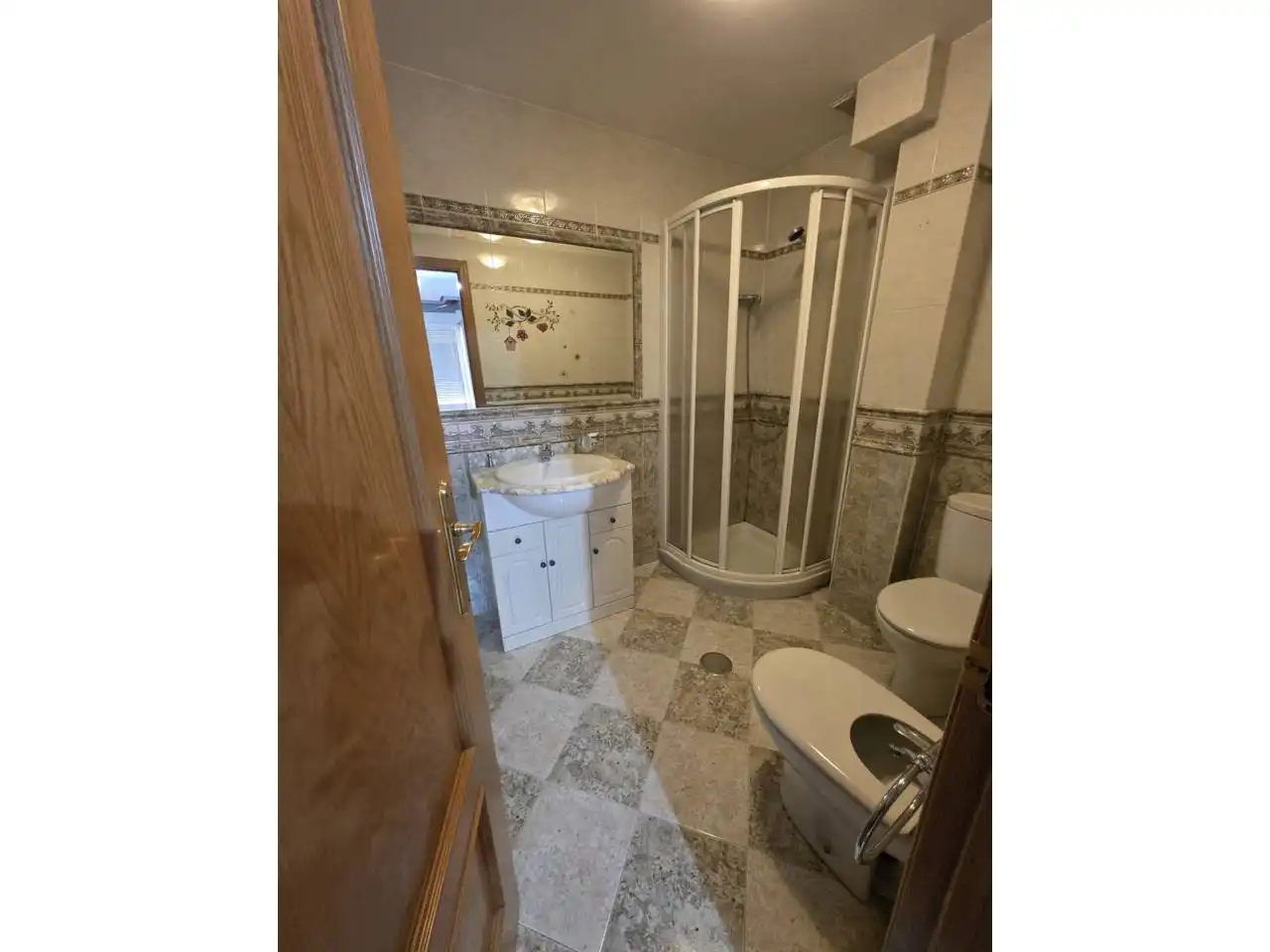 Baño de Apartamento de alquiler en Fuenlabrada con Calefacción y Amueblado