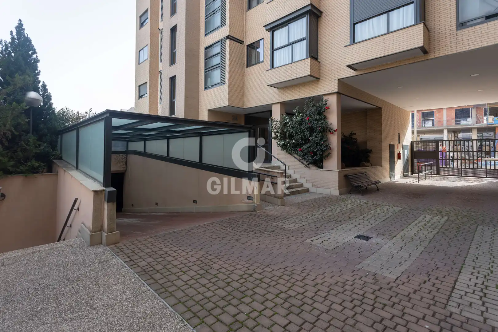 Exterior view of Flat for sale in Madrid  with Heating, Private garden and Storage room