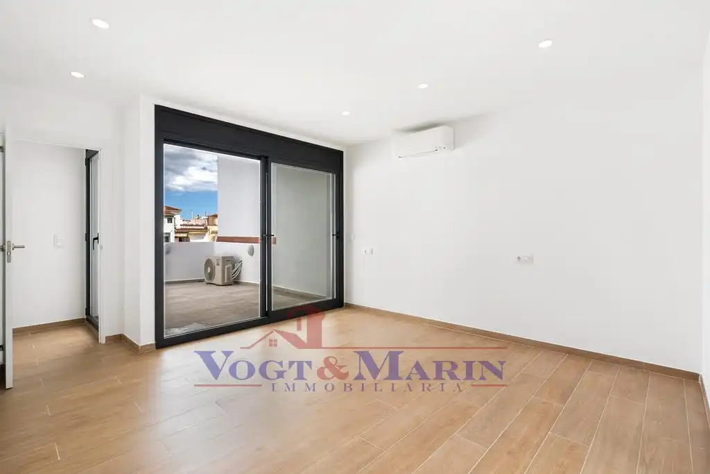 Casa a schiera con terrazza in vendita a Avinguda de la República Catalana, imagen 10