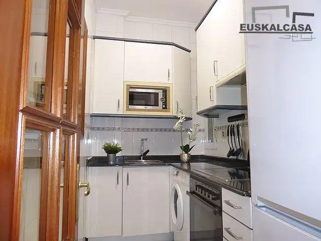 Cocina de Apartamento en venta en Bilbao  con Trastero y Balcón