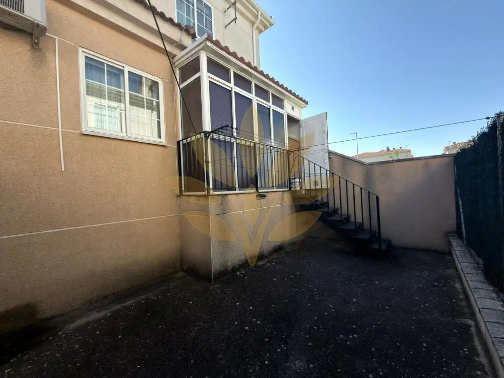 Vista exterior de Casa adosada en venta en Cáceres