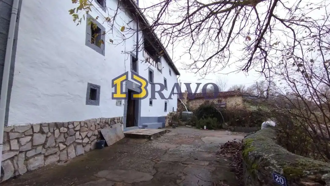Vista exterior de Casa o xalet en venda en Valle de Losa amb Jardí privat i Terrassa