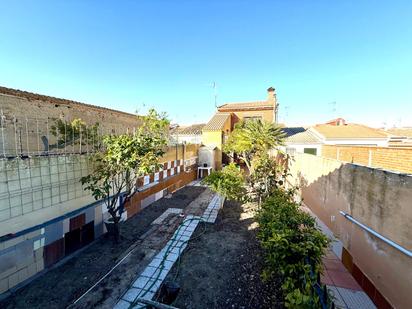 Vista exterior de Casa o xalet en venda en Nava del Rey amb Calefacció i Traster