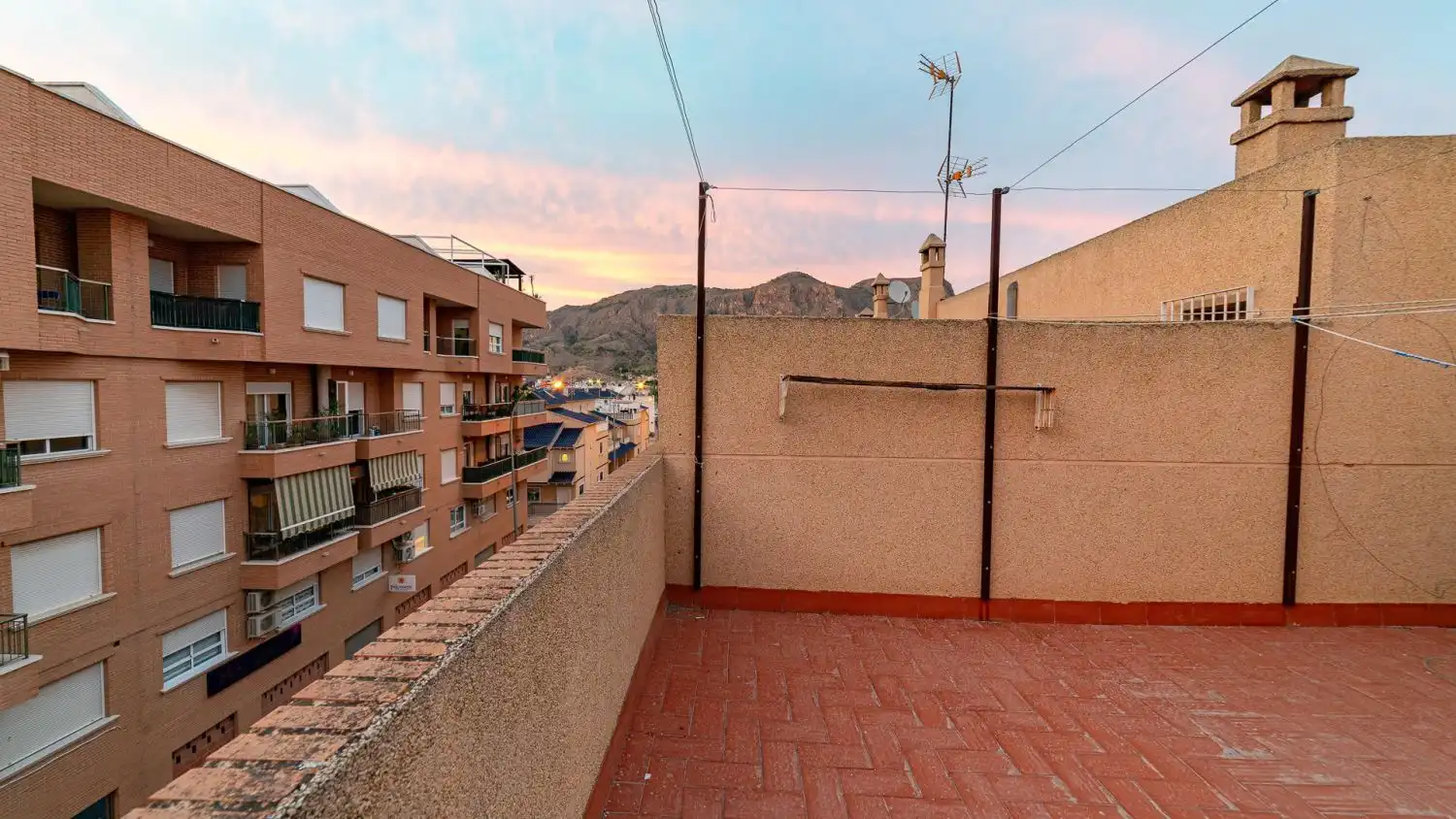 Vista exterior de Casa adosada en venta en Orihuela con Terraza y Balcón