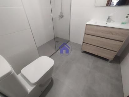 Bany de Apartament en venda en Vigo  amb Calefacció, Parquet i Terrassa