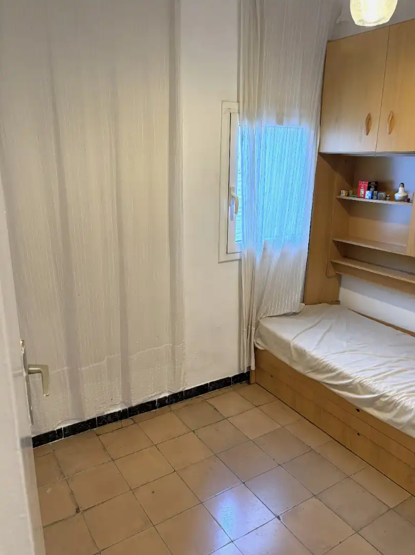 Dormitori de Pis en venda en L'Hospitalet de Llobregat amb Alarma