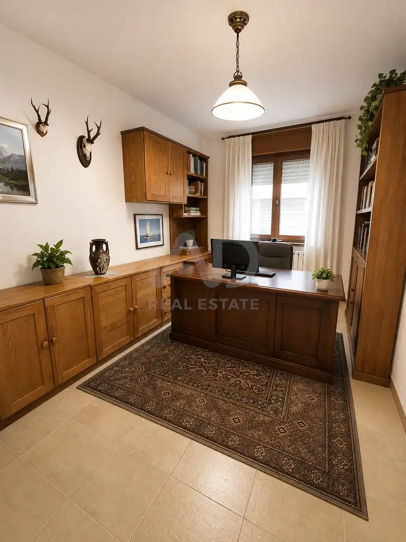 Houses for sale in Chozas de Abajo  with Heating and Swimming Pool
