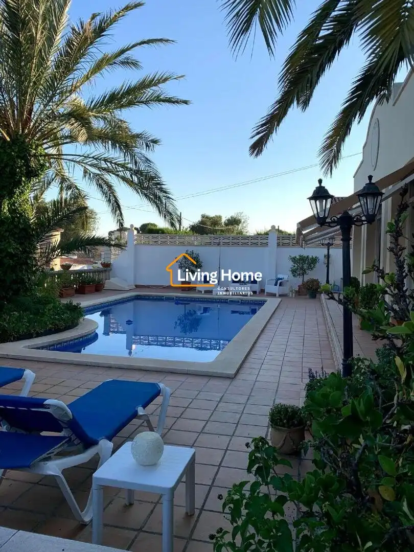 Exterior view of Houses for sale in Cambrils