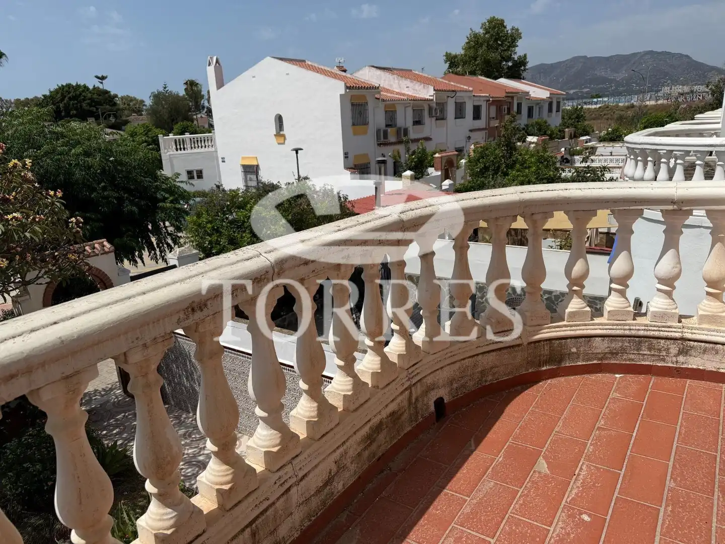 Vista exterior de Casa adosada en venta en Málaga con Terraza, Balcón y Piscina comunitaria