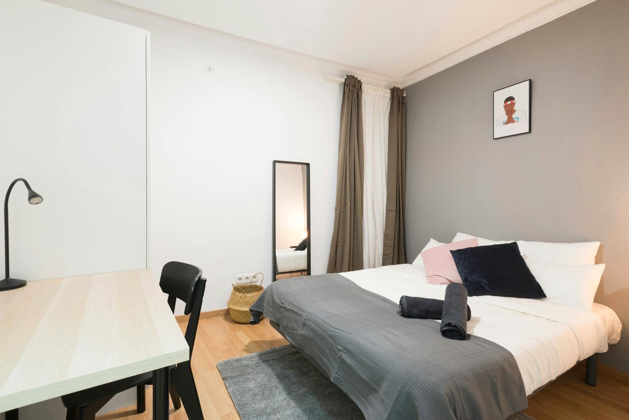 Bedroom of Flat to share in  Madrid Capital  with Heating and Internet