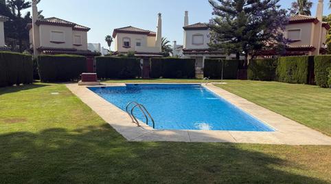 Foto 2 de Casa adosada en venta en Calle Octavio Augusto, Novo Sancti Petri, Cádiz