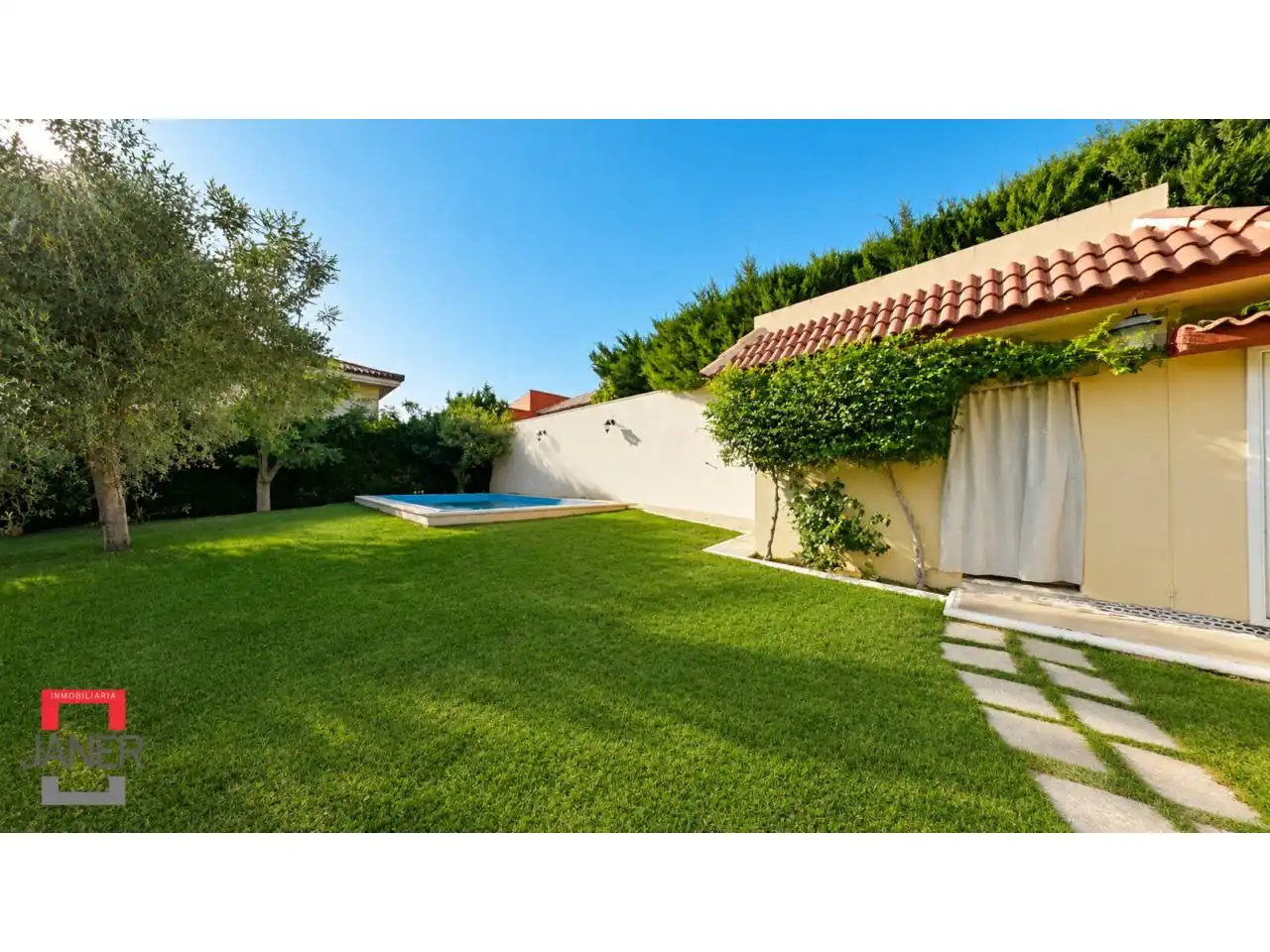 Garden of Houses for sale in Tomares  with Air Conditioner, Private garden and Terrace
