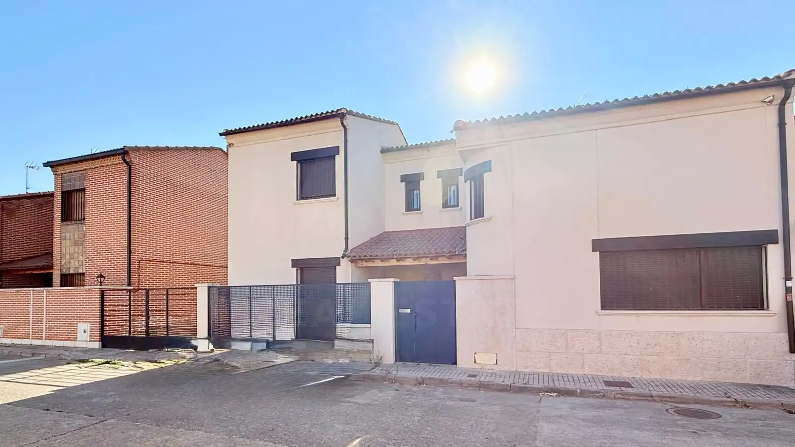 Vista exterior de Casa o xalet en venda en Medina del Campo amb Calefacció i Terrassa