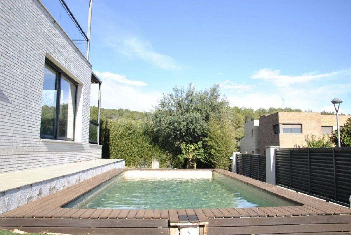 Piscina de Casa o xalet en venda en Cunit amb Calefacció, Jardí privat i Parquet