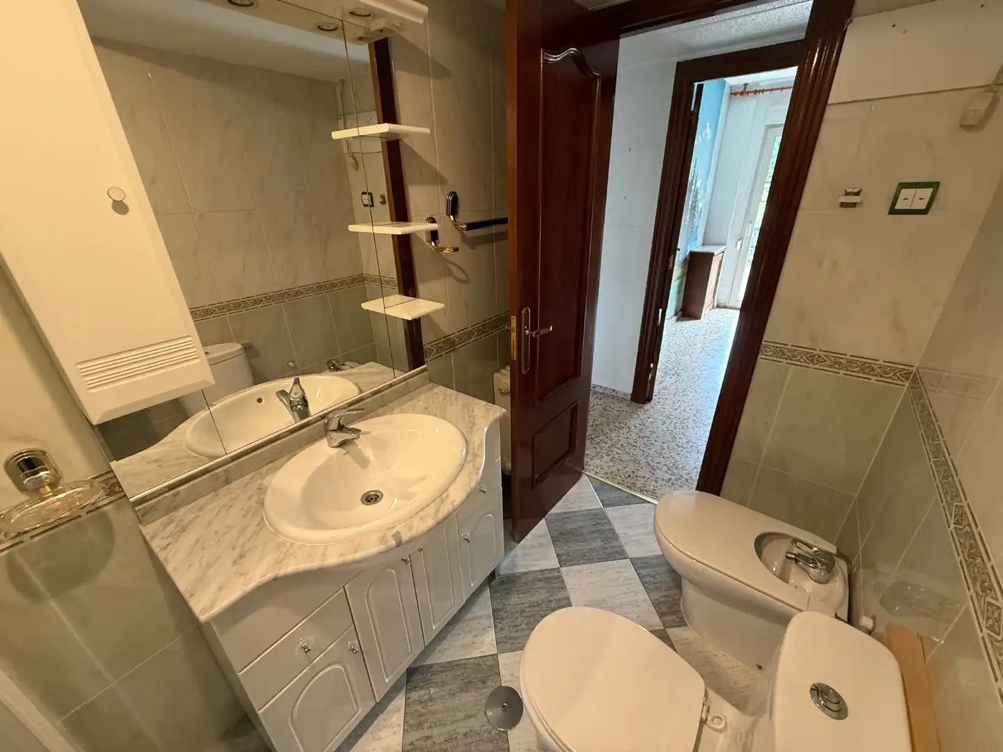 Baño de Piso en venta en  Granada Capital con Aire acondicionado y Balcón
