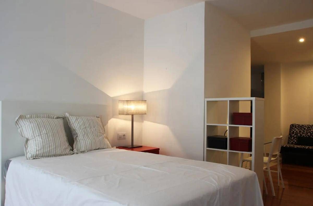 Dormitori de Apartament de lloguer en Bilbao  amb Calefacció