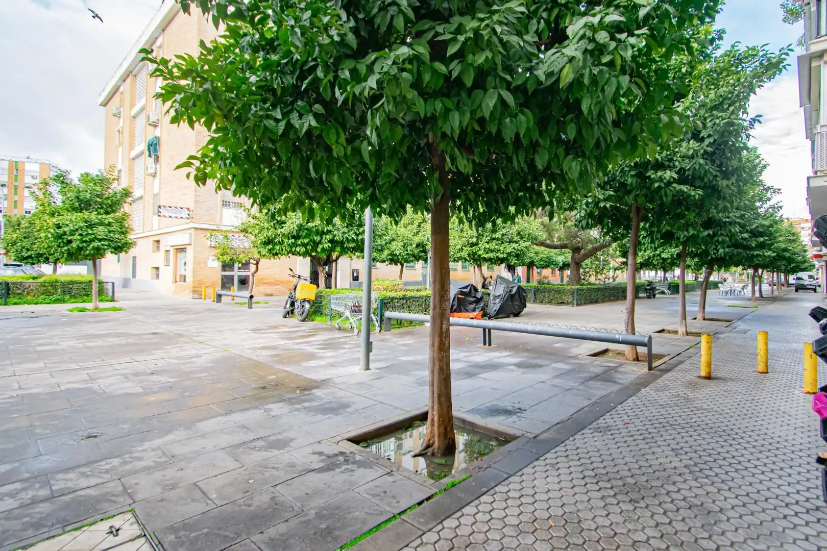 Exterior view of Ground floor for sale in Sevilla  with Air Conditioner and Heating