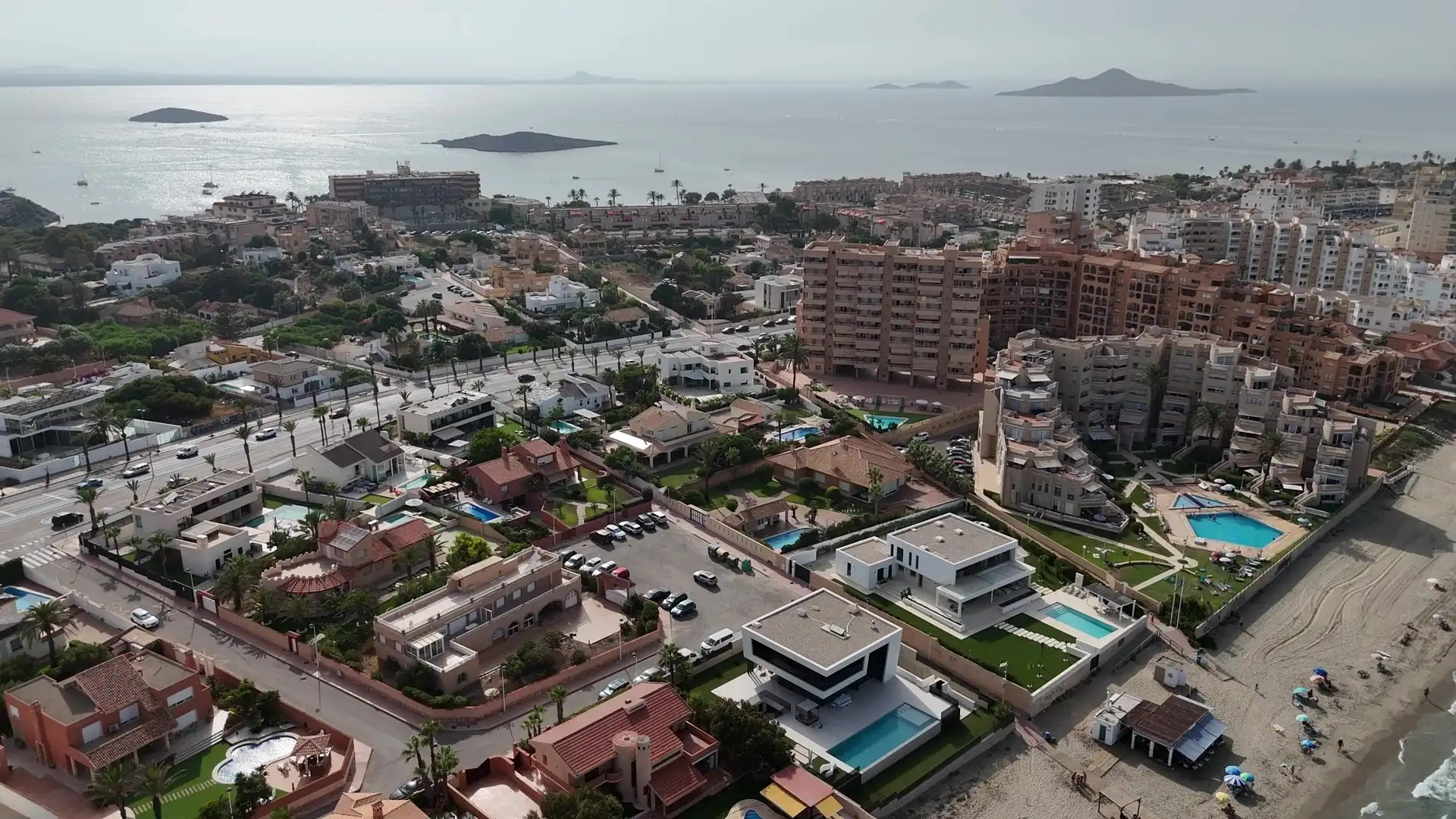 Vista exterior de Casa o xalet en venda en La Manga del Mar Menor amb Aire condicionat, Calefacció i Jardí privat
