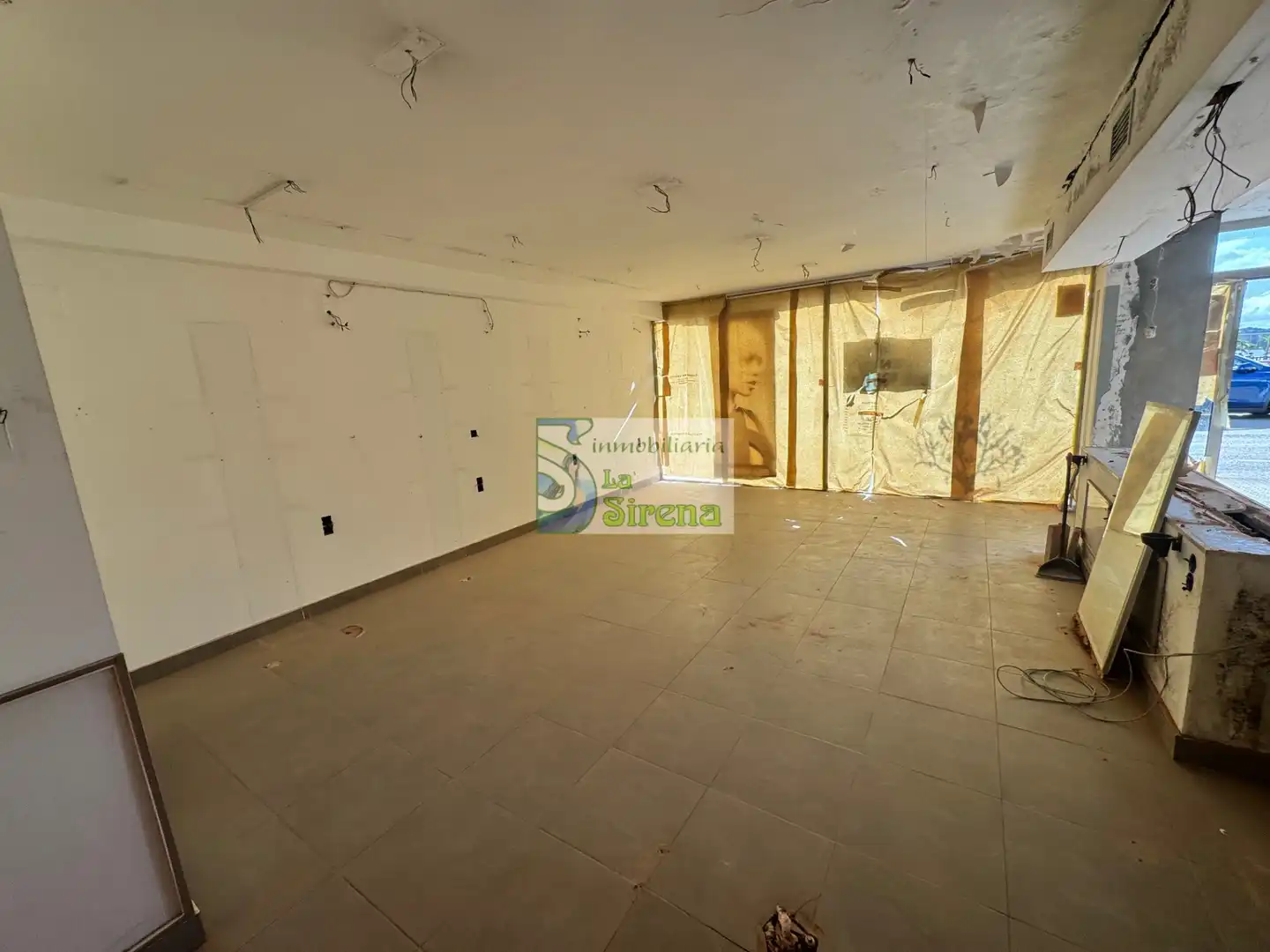 Local en venta en Castro-Urdiales con Alarma