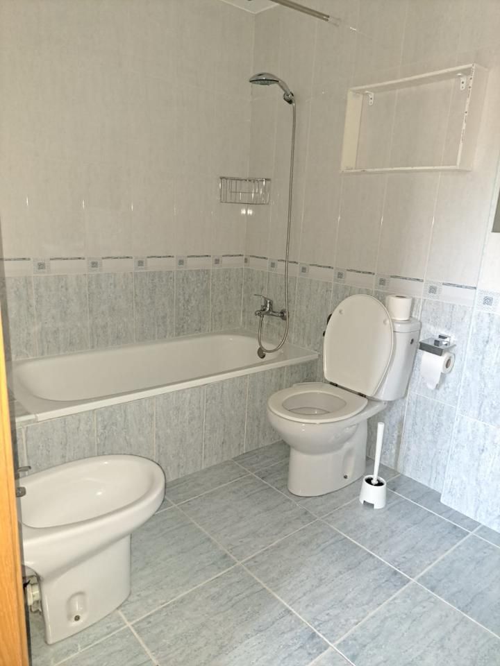 Bany de Casa adosada en venda en Paracuellos de Jiloca amb Calefacció, Jardí privat i Balcó