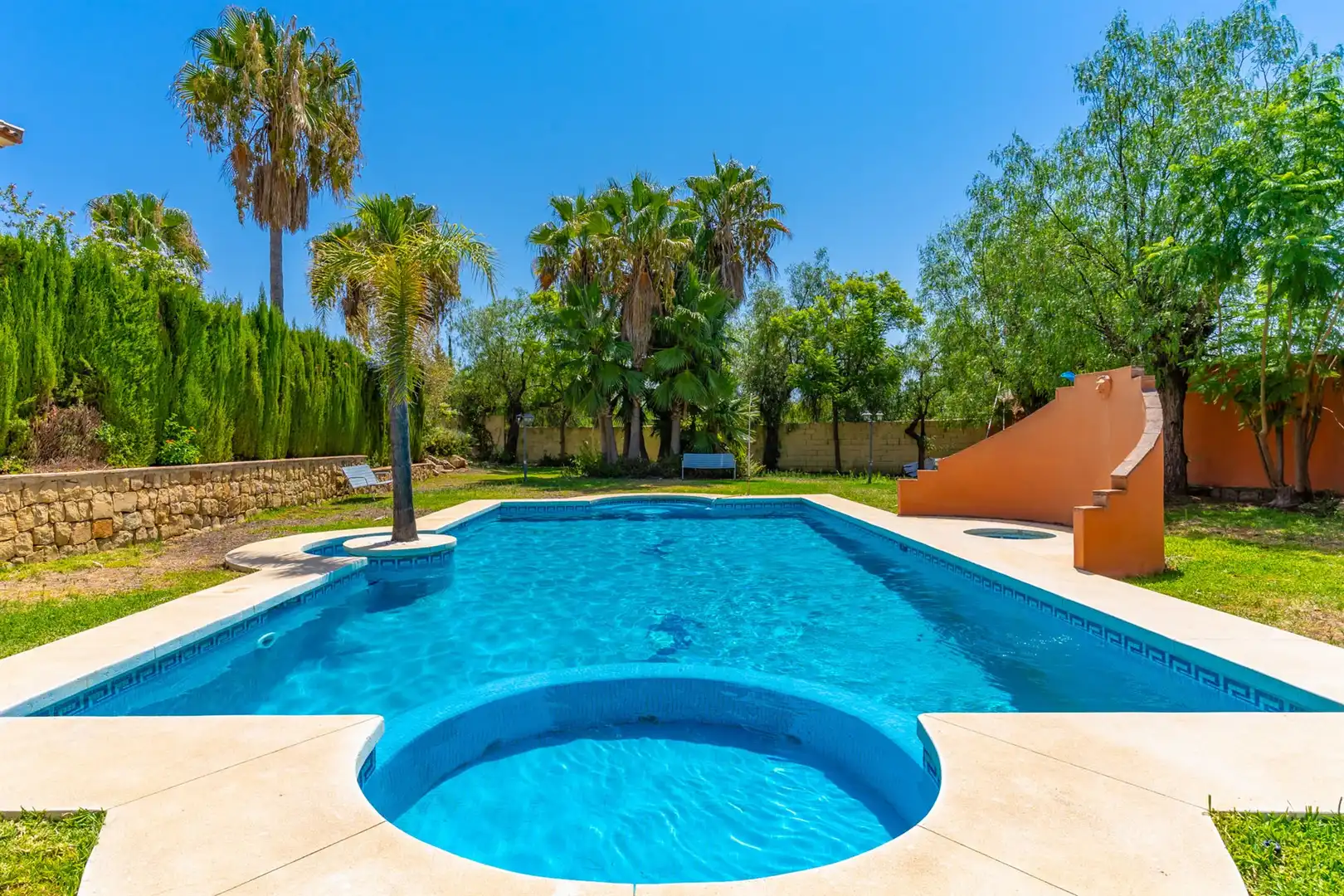 Piscina de Casa o xalet en venda en Estepona