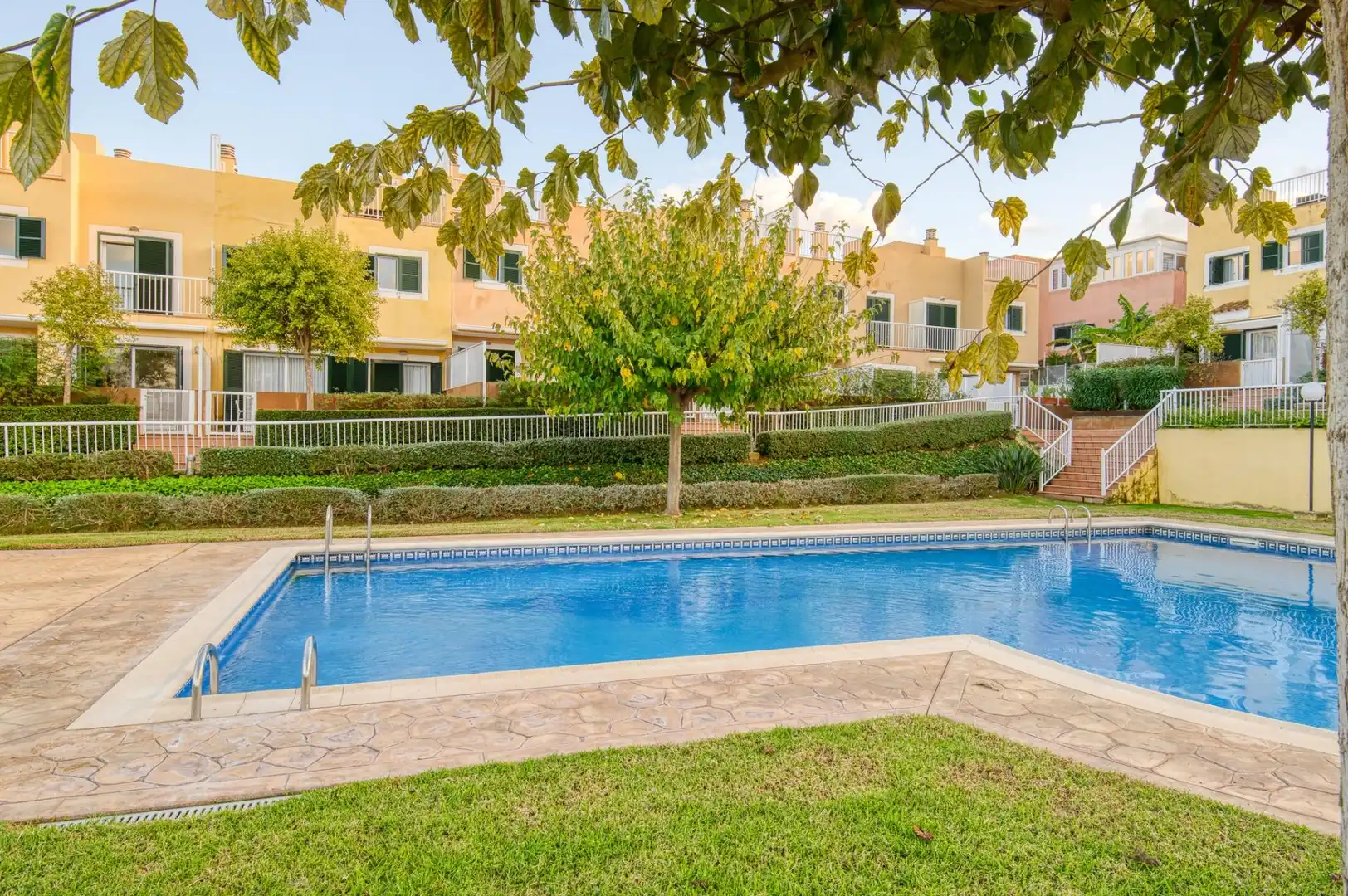 Piscina de Casa adosada en venda en  Palma de Mallorca amb Aire condicionat, Calefacció i Jardí privat