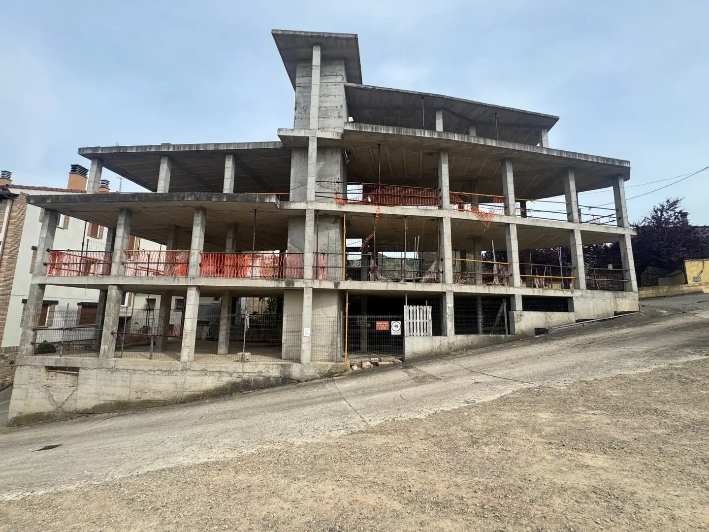 Vista exterior de Edificio en venta en Viguera
