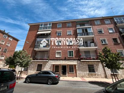 Exterior view of Flat for sale in Valladolid Capital  with Balcony