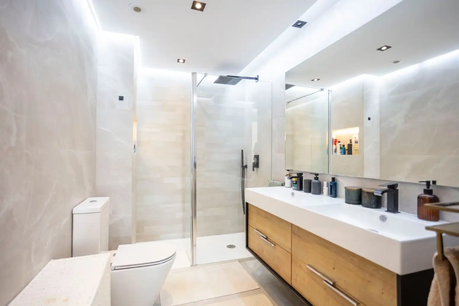 Baño de Ático en venta en Istán con Calefacción, Jardín privado y Terraza