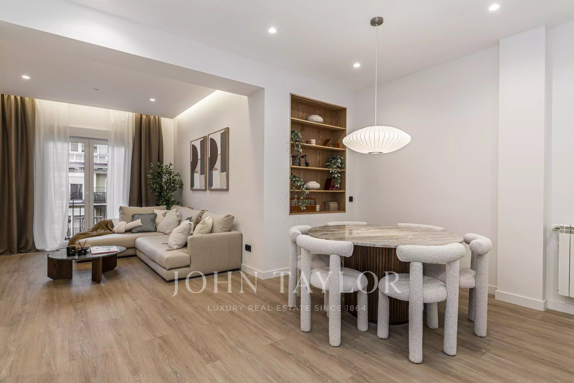 Sala d'estar de Pis en venda en  Madrid Capital amb Aire condicionat, Calefacció i Terrassa