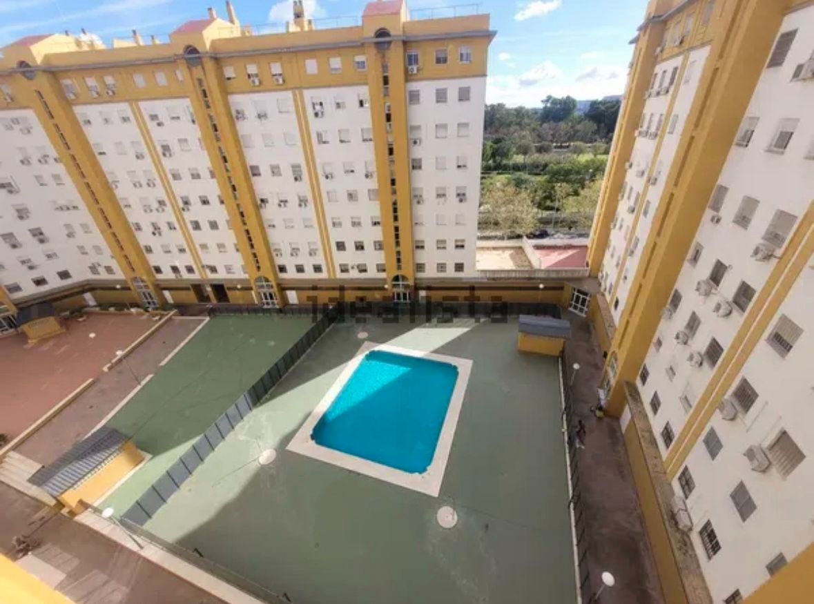 Swimming pool of Flat for sale in  Sevilla Capital  with Air Conditioner, Terrace and Storage room