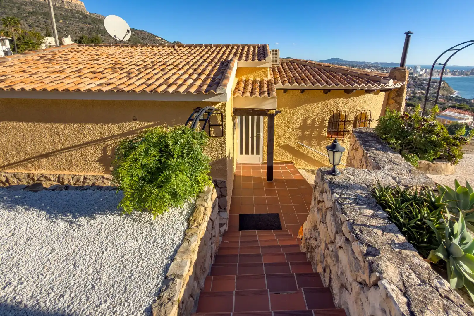 Exterior view of Houses for sale in Calpe / Calp