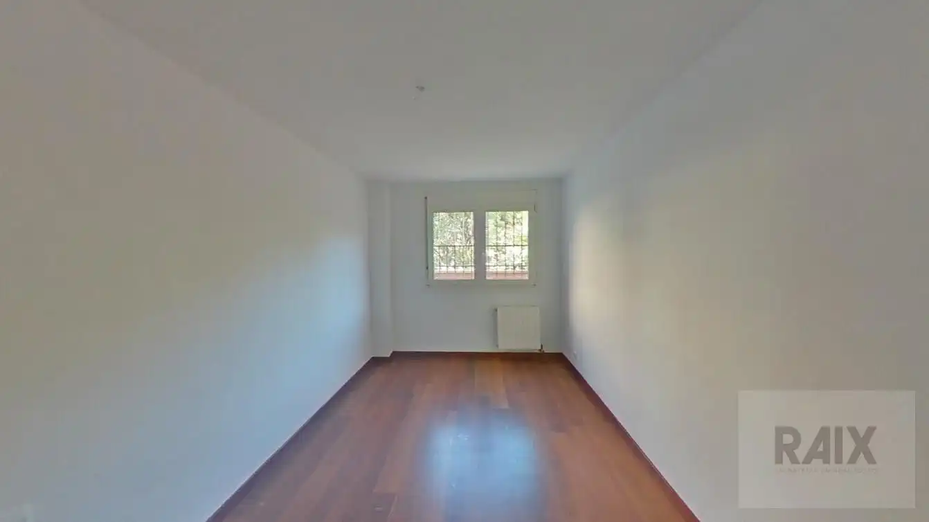 Habitación de Piso en venta en Sabadell con Calefacción y Terraza