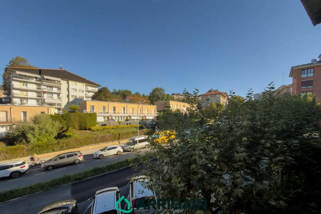 Vista exterior de Pis en venda en Donostia - San Sebastián  amb Calefacció, Jardí privat i Traster