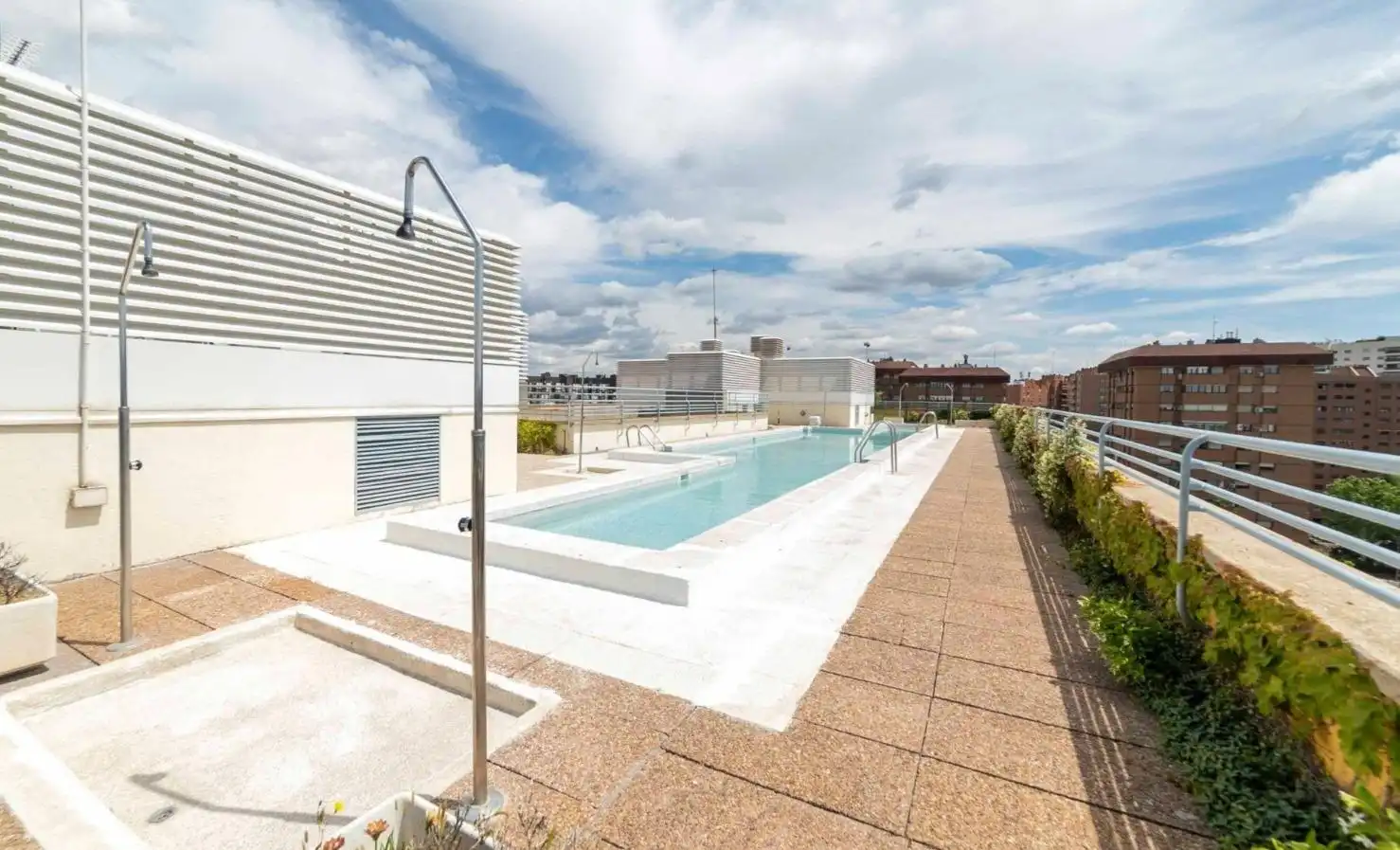 Swimming pool of Flat for sale in Madrid  with Heating, Parquet flooring and Community pool