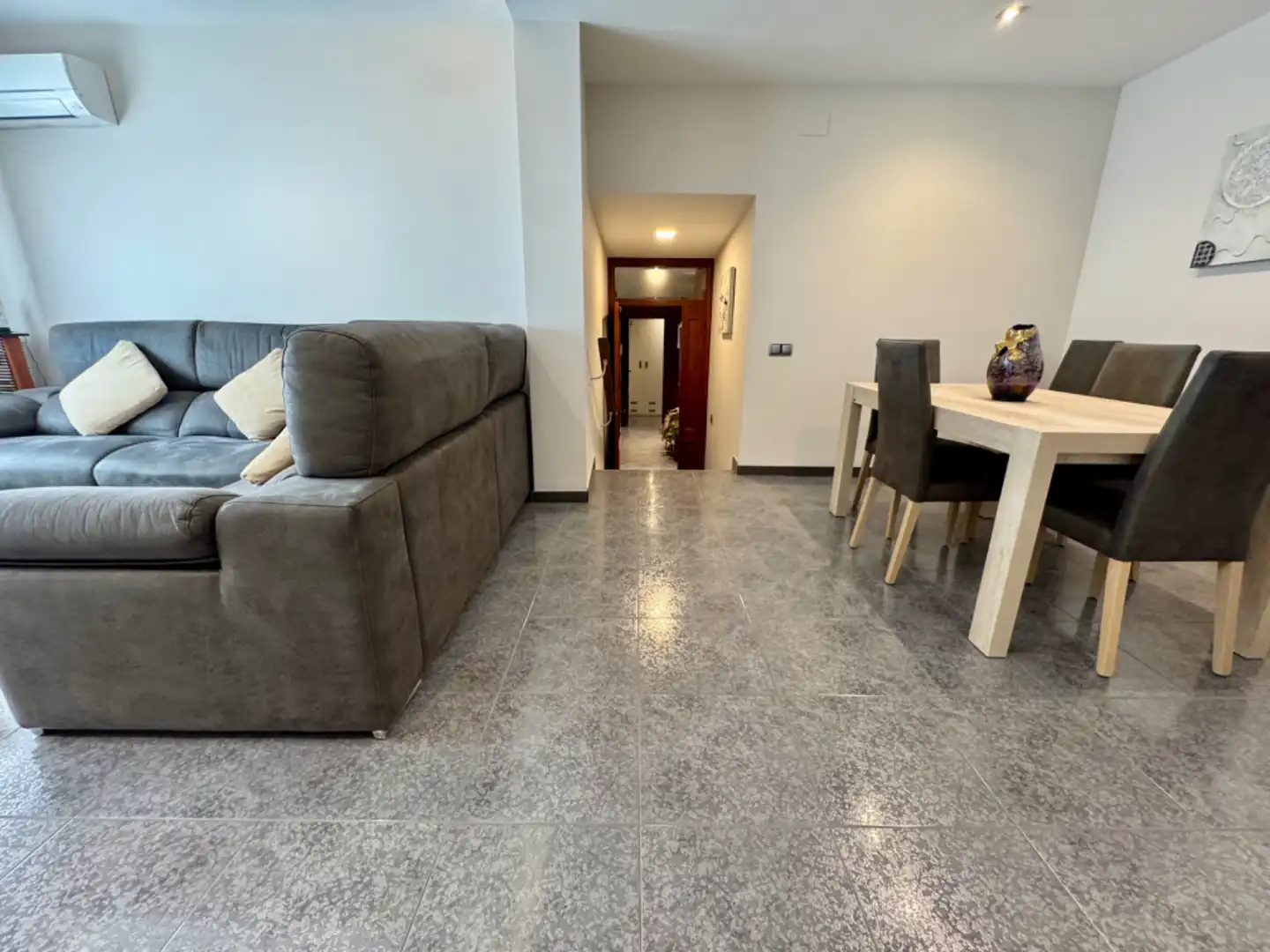 Piso en venta en Sant Boi de Llobregat con Aire acondicionado, Terraza y Trastero