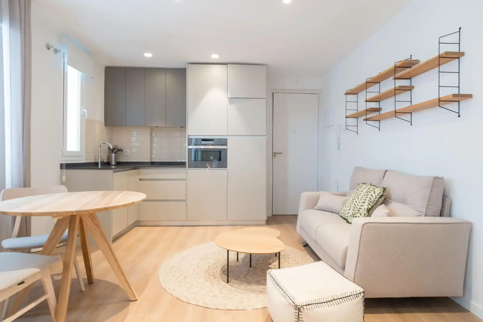 Sala de estar de Estudio de alquiler en Madrid con Aire acondicionado, Calefacción y Terraza