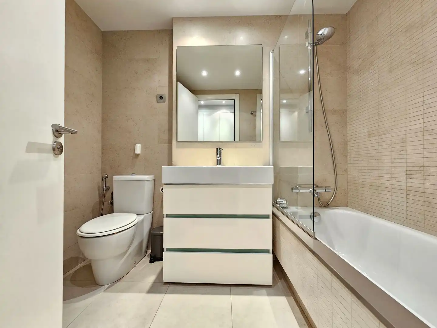 Bathroom of Flat for sale in Barcelona  with Air Conditioner, Heating and Terrace
