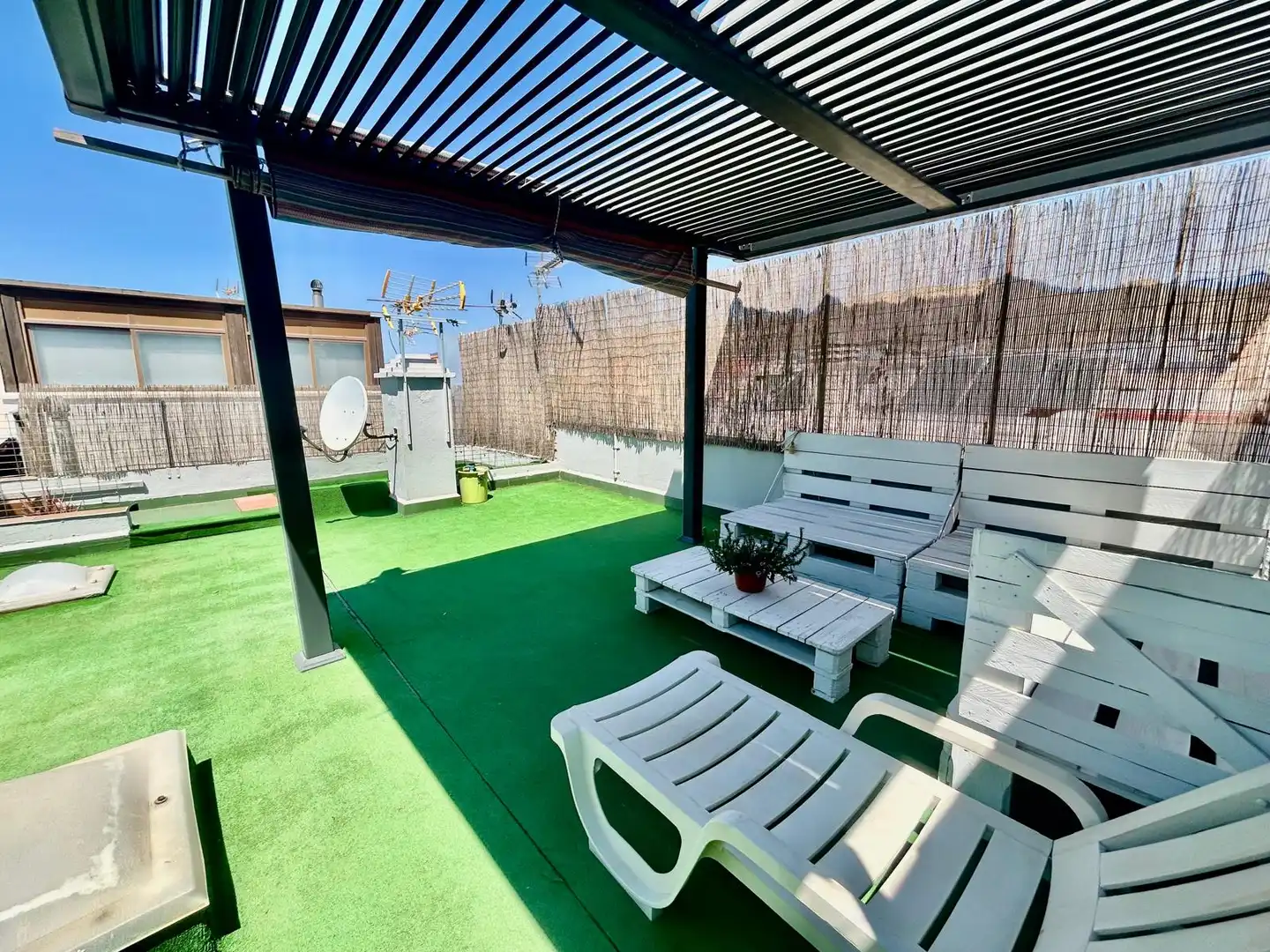 Terraza de Casa adosada en venta en Roquetas de Mar con Aire acondicionado, Calefacción y Jardín privado