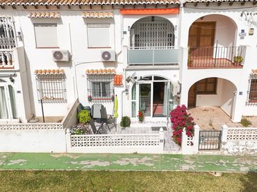 Ground floor with pool for sale in Los Balcones - Los Altos