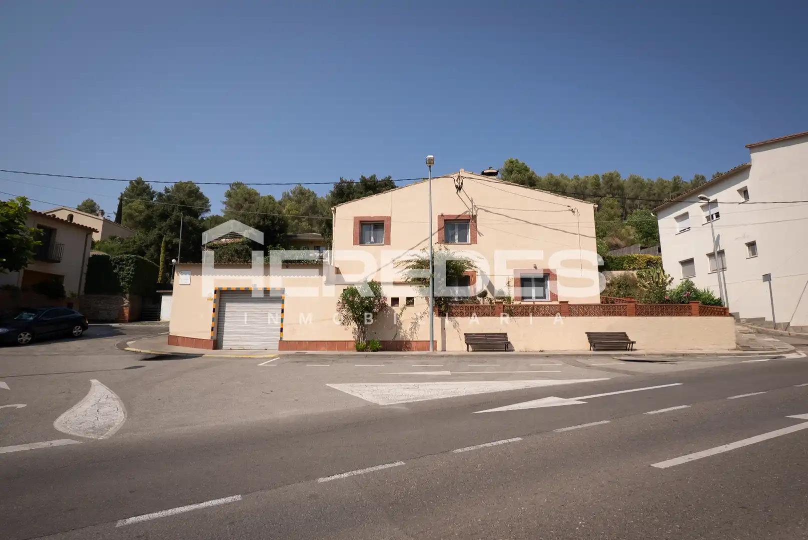 Vista exterior de Casa o xalet en venda en Torrelles de Llobregat amb Jardí privat, Terrassa i Moblat