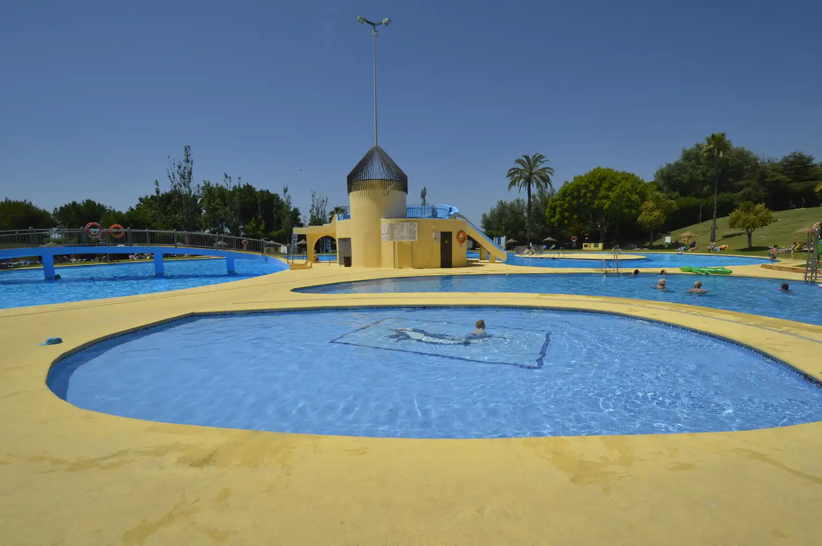 Swimming pool of Apartments for sale in Benalmádena  with Air Conditioner, Terrace and Furnished