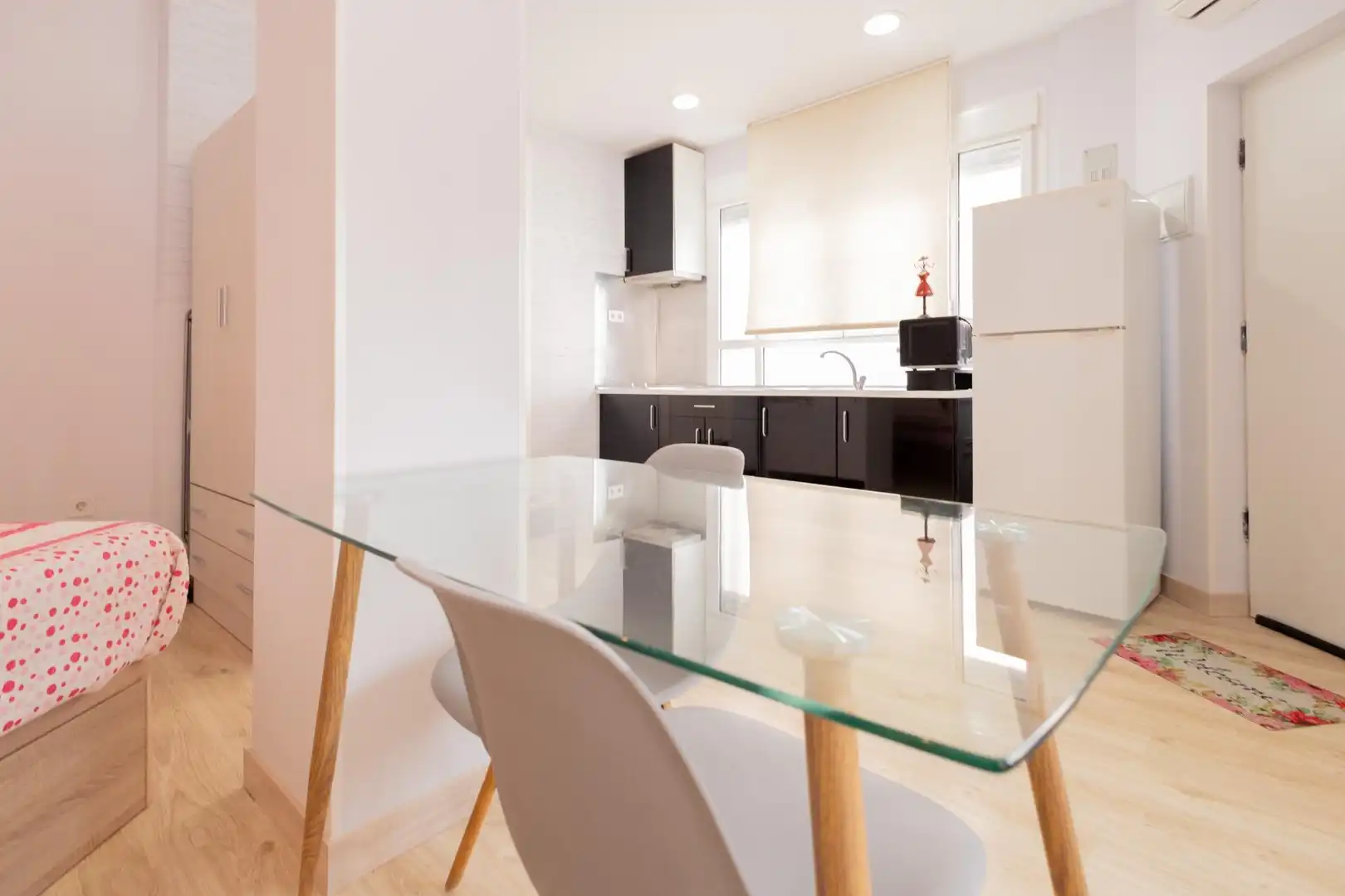 Comedor de Estudio de alquiler en Madrid con Aire acondicionado, Calefacción y Amueblado
